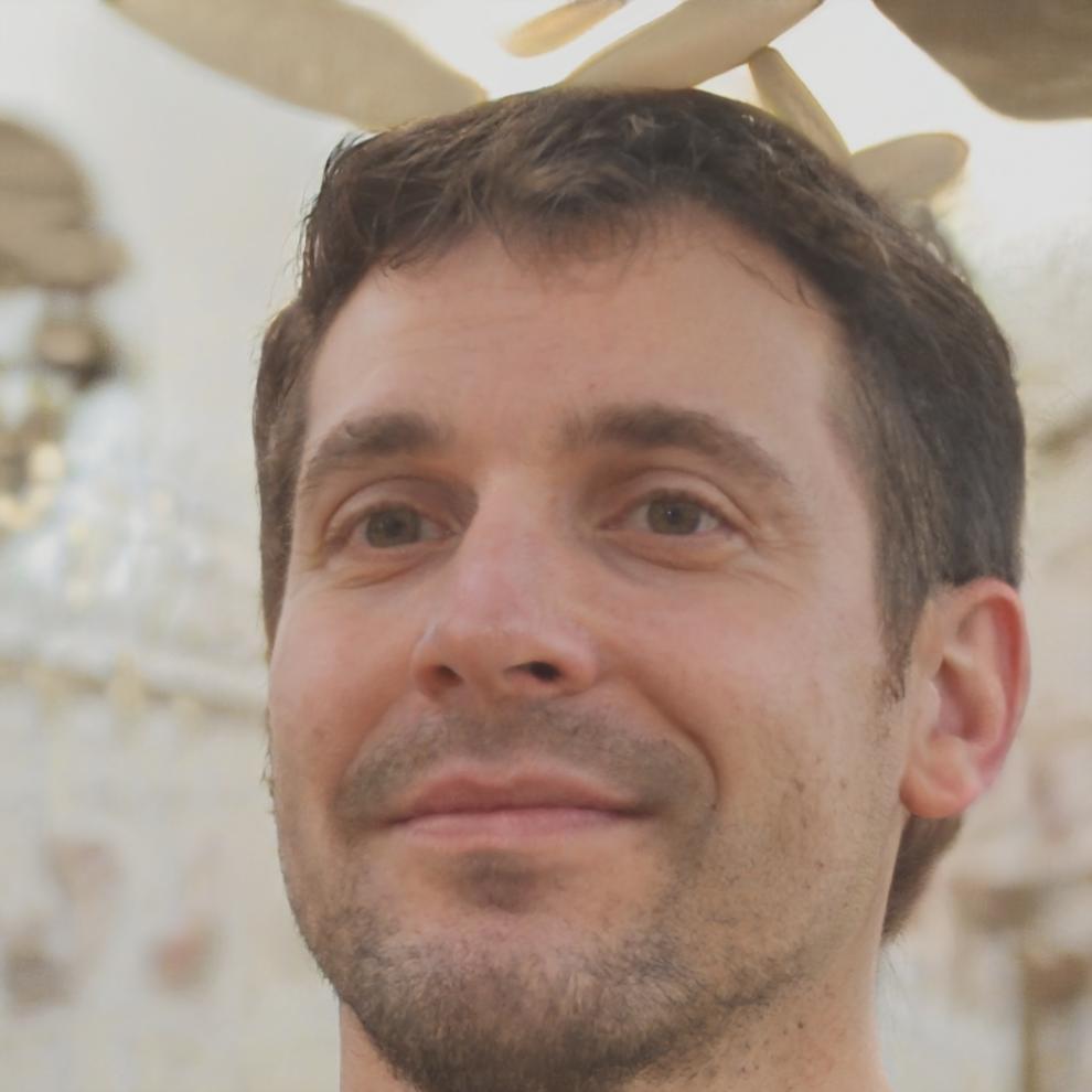 Leander Fröhlich – Gründer und Bildungsleiter bei Erixorioniva